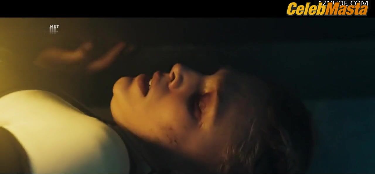 Gaia Weiss Sexy Scene in Meander