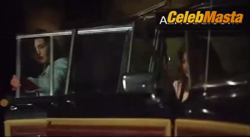 Sophie Nelisse and Ella Purnell Lesbian Scene in Yellowjackets