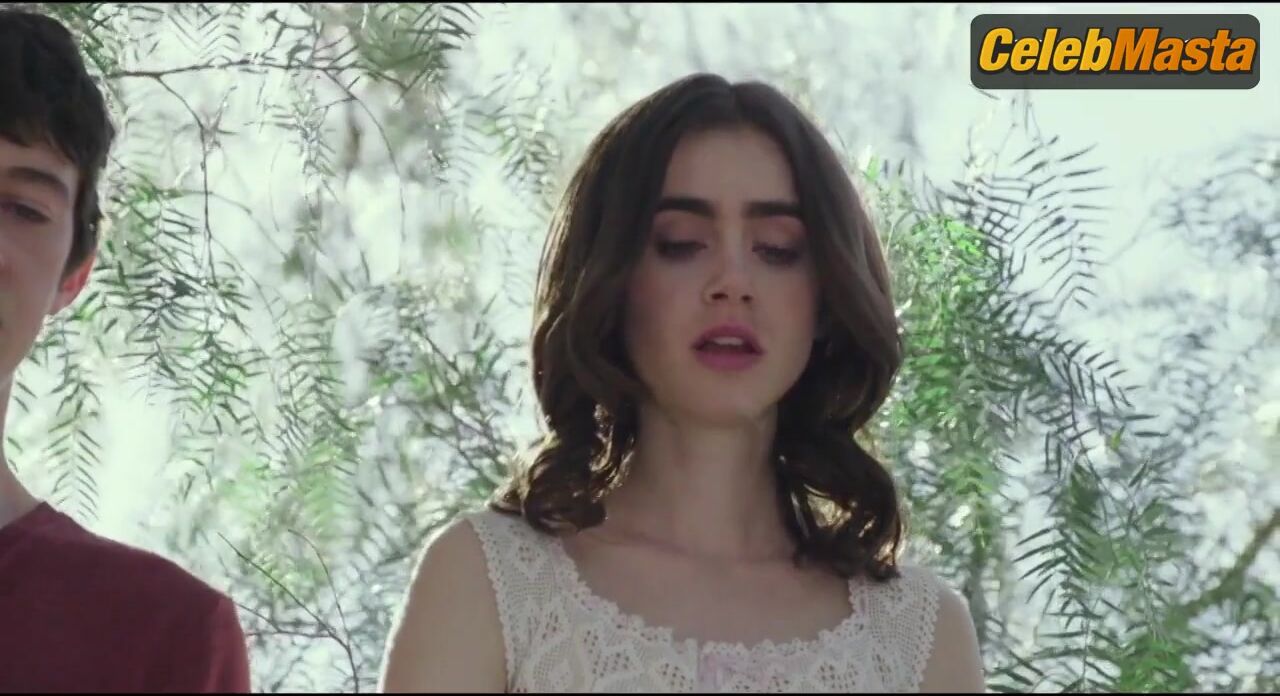 Lily Collins Butt Scene in To The Bone