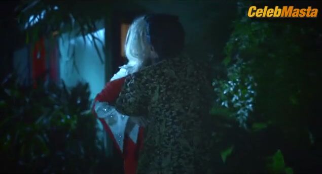 Krew Boylan and Rose Byrne Lesbian Scene in Seriously Red