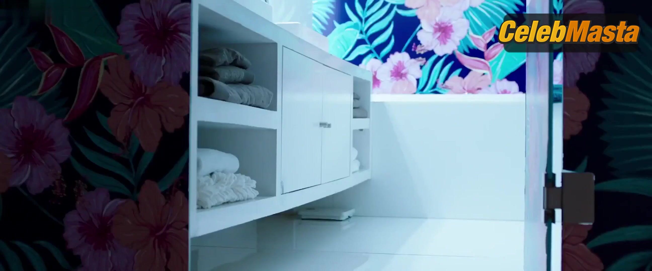 Melissa Barrera Sexy Scene in Dos Veces Tu