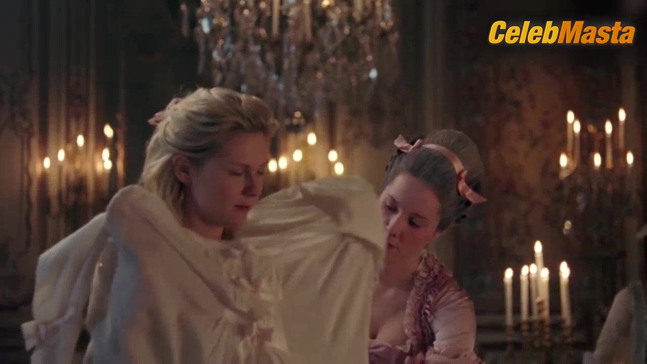 Kirsten Dunst ’s Hot Scene In Marie Antoinette - Photo 2 of 5