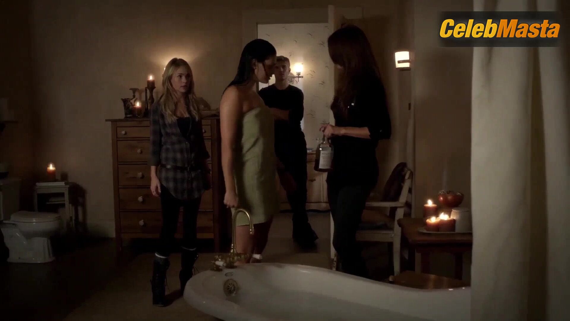 Phoebe Tonkin Flaunts Sex Scene In The Secret Circle - Photo 2 of 5 photo 4